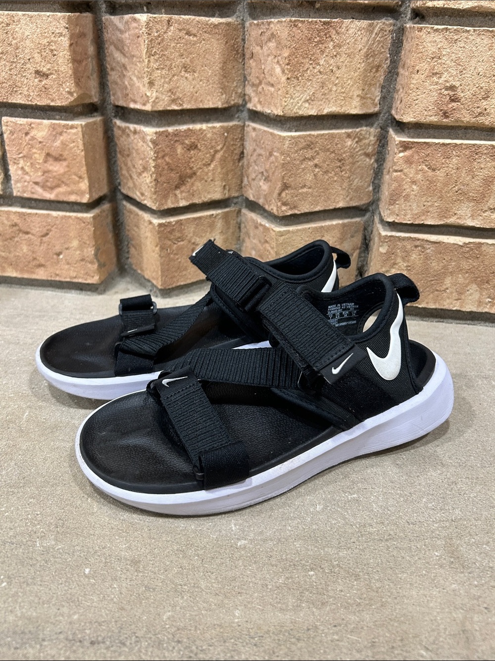 Nike Vista Sandals Women’s Size  7 Black White Adjustable Straps DJ6608‑001